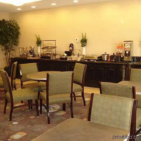 La Quinta By Wyndham Palestine 
